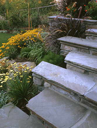 Stone steps. Design: Simmonds & Associates. Photo © Lee Anne White